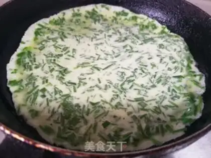 Make Garlic egg pancakes step 5