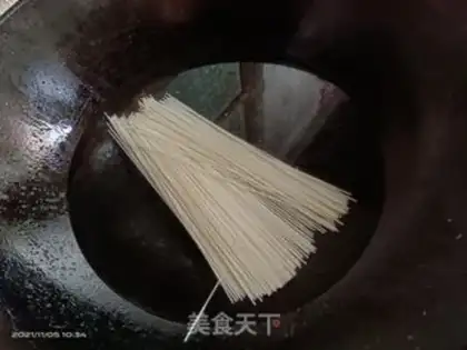 Make Watermelon egg noodles step 0
