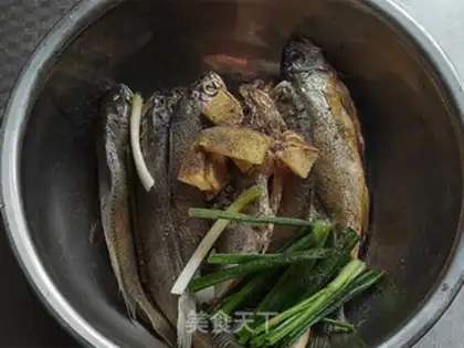 Make Fried yellow fish step 1