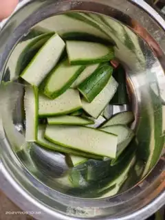Make Watermelon egg noodles step 2