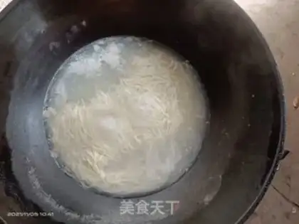 Make Watermelon egg noodles step 3