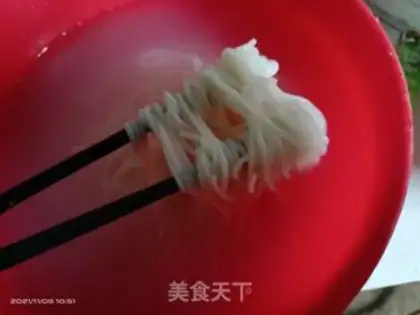 Make Watermelon egg noodles step 4