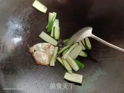 Make Watermelon egg noodles step 7