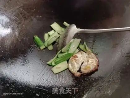 Make Watermelon egg noodles step 8
