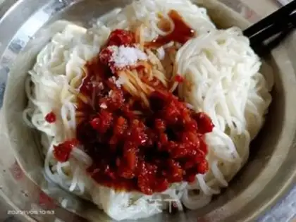 Make Watermelon egg noodles step 10