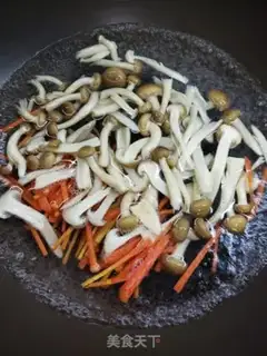 Make Fabric mushrooms step 4