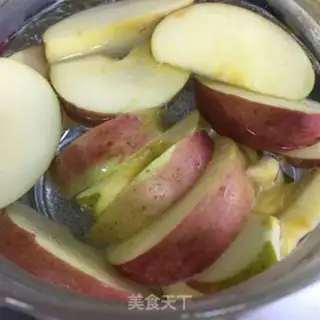 Make Ginger date apple tea step 1