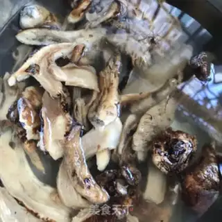 Make Roasted chicken soup step 0