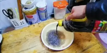 Make A white radish and powdered powder step 1