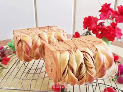 Make Red Bean Sandhand tore toast step 11