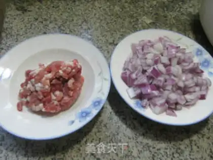 Make The onion meat box step 1