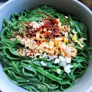 Make Squirt hands and spinach noodles step 7