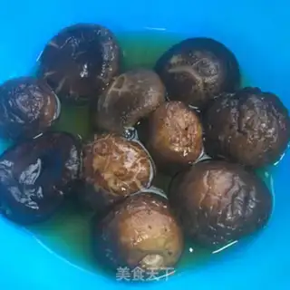 Make Chestnut mushroom red meat step 1