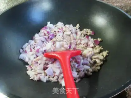 Make The onion meat box step 4