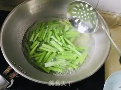 Make Cream pepper fried beans step 2