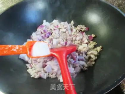 Make The onion meat box step 5