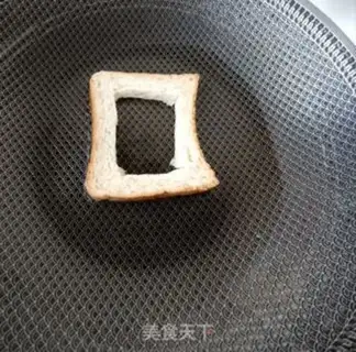 Make Onion egg sandwich step 4
