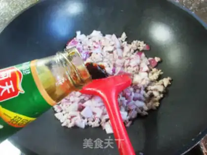 Make The onion meat box step 6