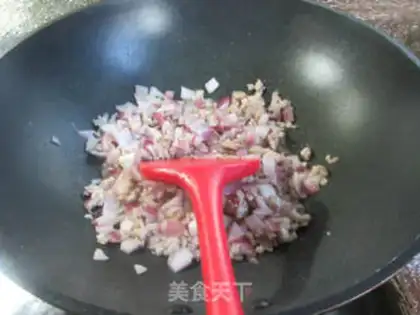 Make The onion meat box step 7