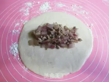 Make The onion meat box step 10