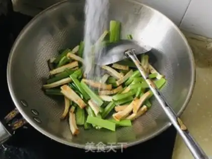 Make Cream pepper fried beans step 6