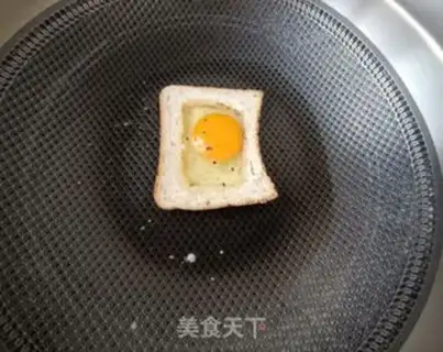 Make Onion egg sandwich step 5