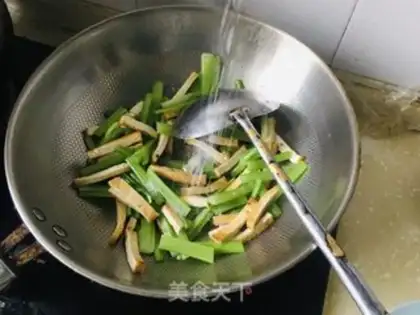 Make Cream pepper fried beans step 7