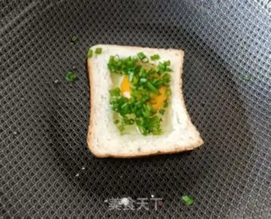 Make Onion egg sandwich step 6