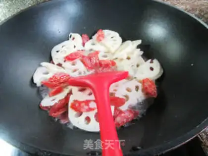 Make ♪ Scrambled with sausage ♪ step 3