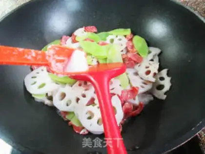 Make ♪ Scrambled with sausage ♪ step 5
