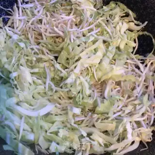 Make Sour sauce and noodles step 4