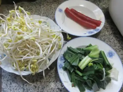 Make Garlic sausage fried soybeans step 0