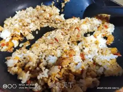 Make Salted egg and yellow fried rice step 3