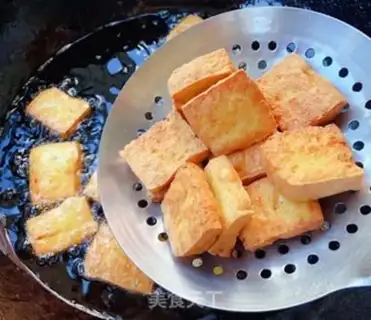 Make Salted egg and yellow fried rice step 4