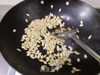 Make Pumpkin seeds step 1