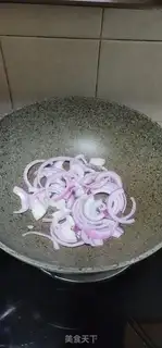 Make Black pepper onion shrimp step 2