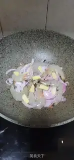 Make Black pepper onion shrimp step 4