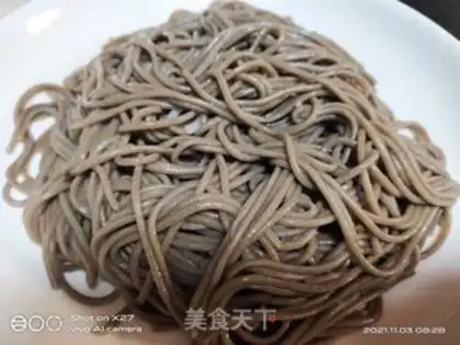 Make Five bouquets of fried wheat noodles step 2