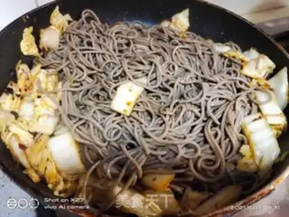 Make Five bouquets of fried wheat noodles step 5