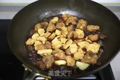 Make Chicken leg and beans and powdered pork step 6
