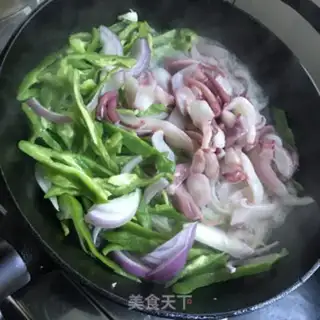 Make Black pepper chili fried octopus step 4