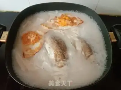 Make Burgered eggfish radish soup step 6