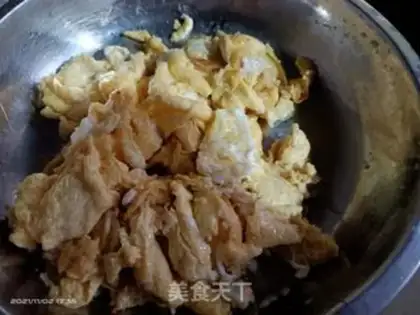 Make Tomato fried eggs step 4