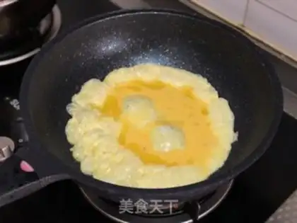 Make Gold ham and egg fried rice step 1