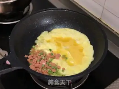 Make Gold ham and egg fried rice step 2