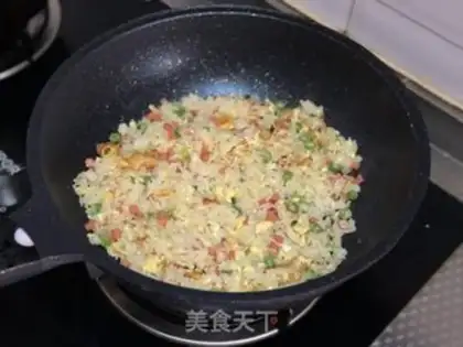 Make Gold ham and egg fried rice step 4