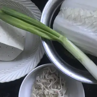 Make The dress and cabbage soy sauce step 0