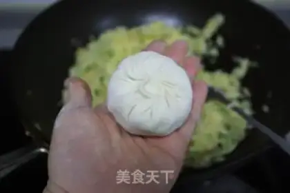 Make Pumpkin shrimp bun step 12