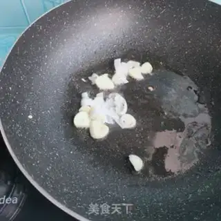 Make Pepper tomato fried eggs step 4