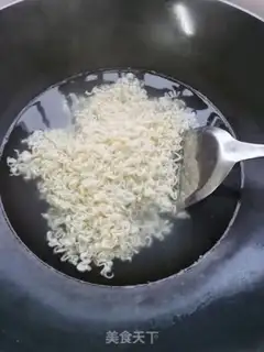 Make Onion egg noodles step 0